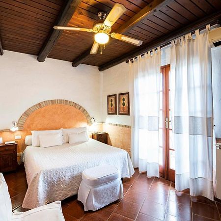 Sa Domu Sarda Suites - Bed & Breakfast Porto Columbu - Perd'E Sali ภายนอก รูปภาพ