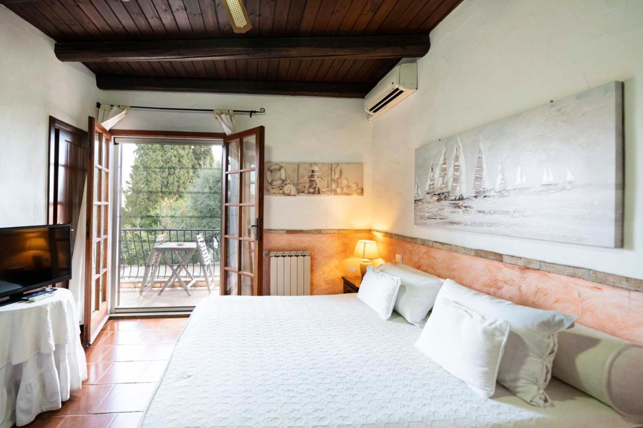 Sa Domu Sarda Suites - Bed & Breakfast Porto Columbu - Perd'E Sali ภายนอก รูปภาพ