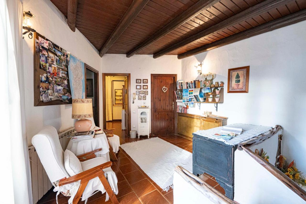 Sa Domu Sarda Suites - Bed & Breakfast Porto Columbu - Perd'E Sali ภายนอก รูปภาพ