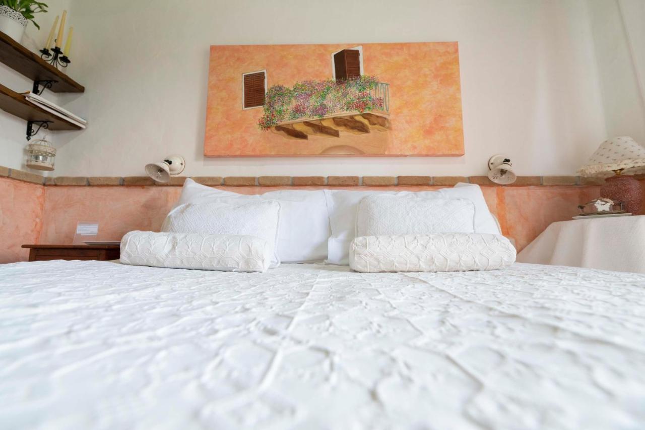 Sa Domu Sarda Suites - Bed & Breakfast Porto Columbu - Perd'E Sali ภายนอก รูปภาพ