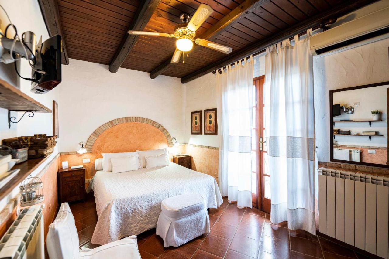 Sa Domu Sarda Suites - Bed & Breakfast Porto Columbu - Perd'E Sali ภายนอก รูปภาพ
