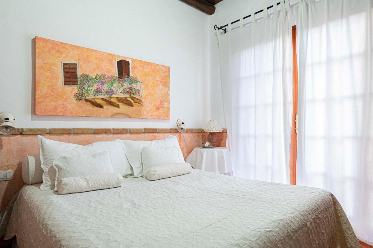 Sa Domu Sarda Suites - Bed & Breakfast Porto Columbu - Perd'E Sali ภายนอก รูปภาพ