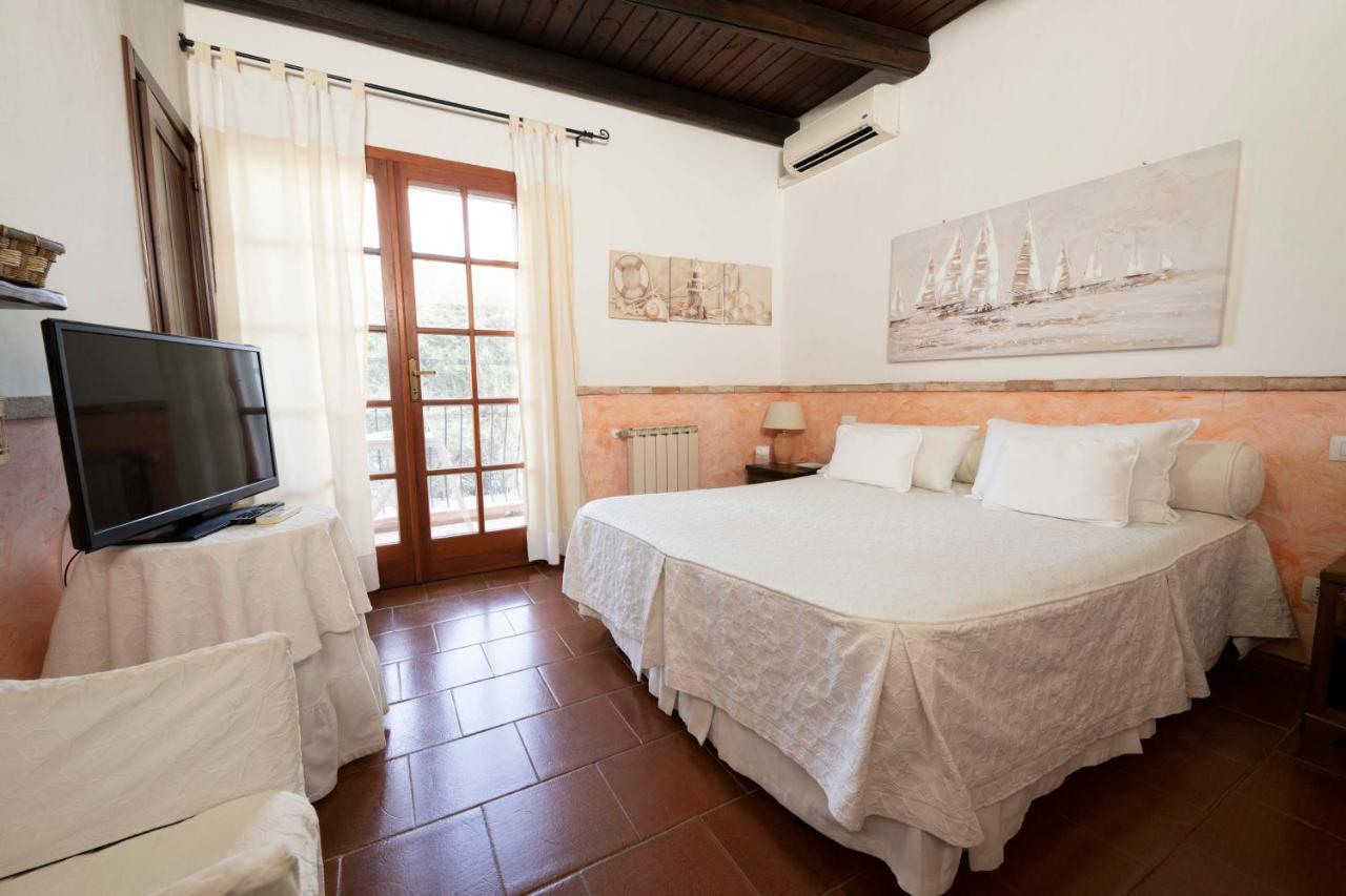 Sa Domu Sarda Suites - Bed & Breakfast Porto Columbu - Perd'E Sali ภายนอก รูปภาพ