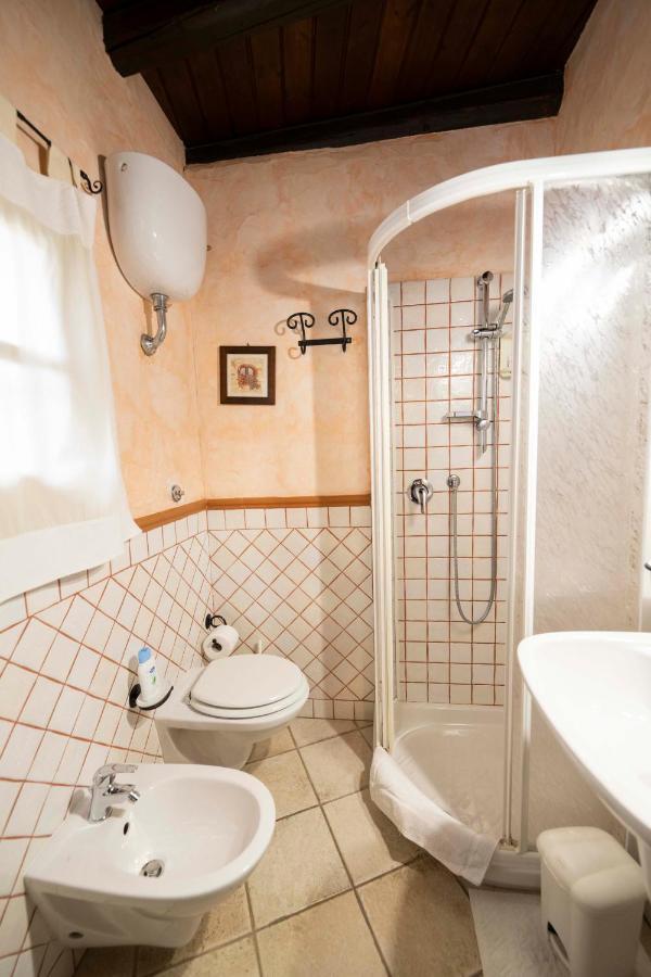 Sa Domu Sarda Suites - Bed & Breakfast Porto Columbu - Perd'E Sali ภายนอก รูปภาพ