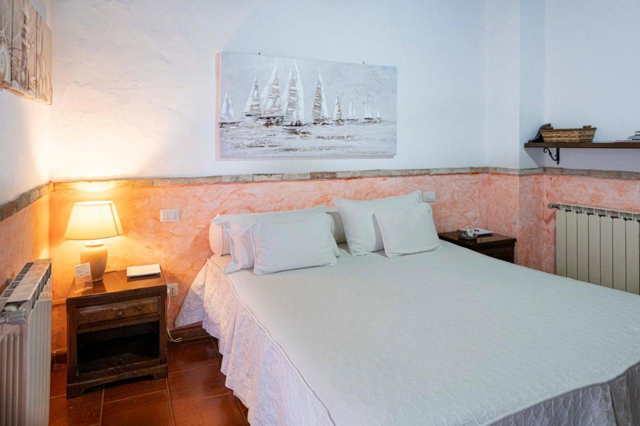 Sa Domu Sarda Suites - Bed & Breakfast Porto Columbu - Perd'E Sali ภายนอก รูปภาพ
